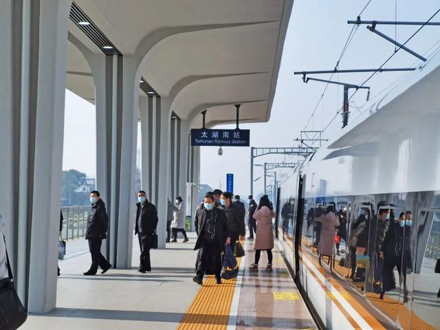 高清大图，安九高铁今天正式开通运营，公交也来了