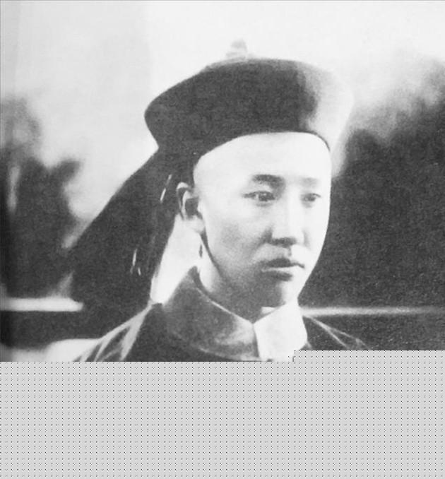 老照片再现:几名美军黑人士兵当街强暴一名女日女人,罪有应得