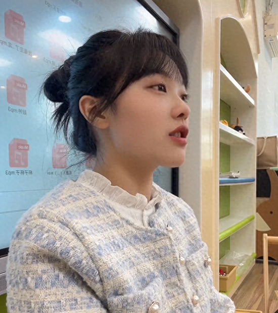 挖呀挖洗脑全网!女幼师爆红后辞职当网红,直播1天顶10年工资