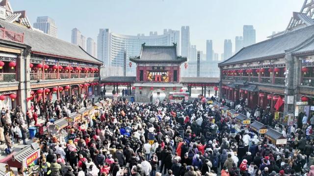 舞龙、高跷、竹马会、杠箱……春节的古文化街,可太好玩了!