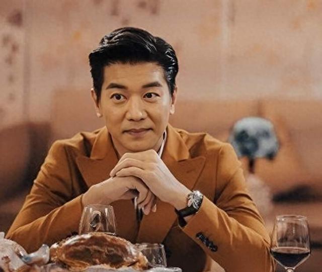 TVB知名男星黎诺懿新剧牺牲大,在浴缸里接吻,全裸演出镜头被删