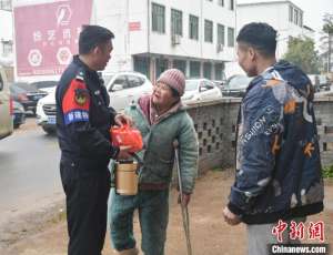 基层民警“送菜”记:一场600多天的爱心接力