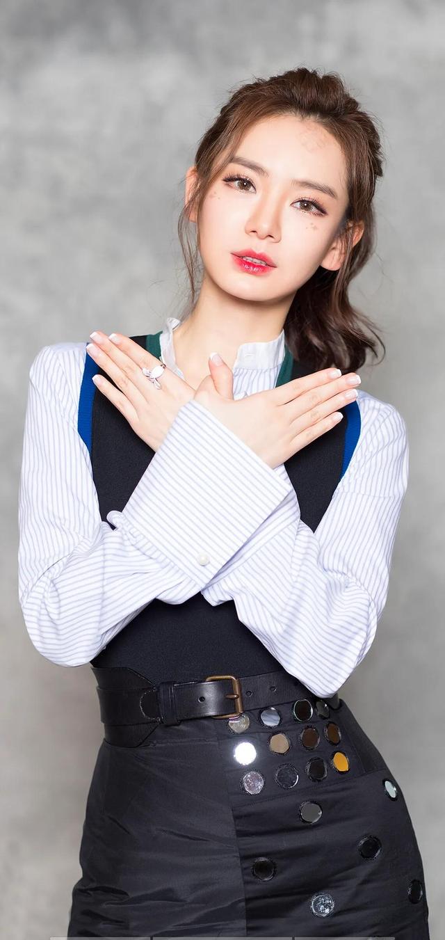 100个美女高清写真|酷酷超幸福的戚薇