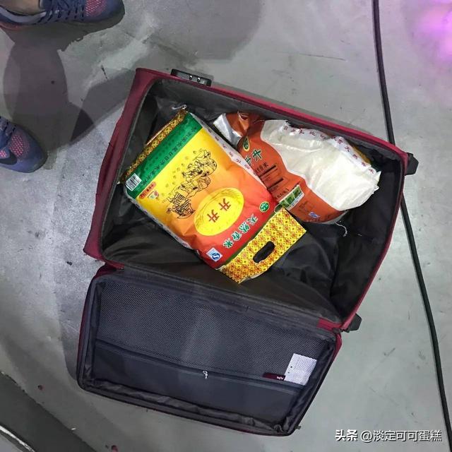 27岁安徽女孩不交男友,每晚抱着23岁的亲弟睡觉,扬言要过一辈子