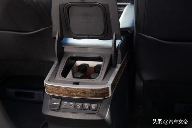 2025 款丰田 Sienna 评测：丰田如何改进这款出色的家用运输车