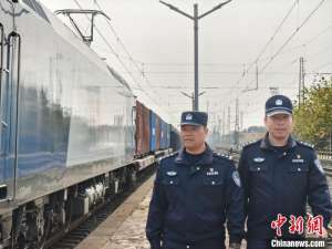 从繁忙车站到山区小站 民警蓝世东:都是守护民众平安