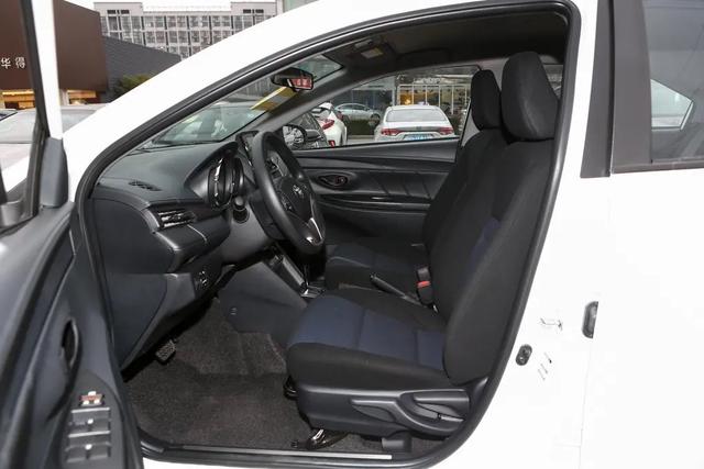 称职的家用代步车，油耗低至4.9L，售价8.78万元，丰田YARiS L致享