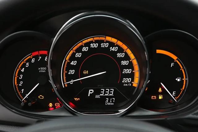 称职的家用代步车，油耗低至4.9L，售价8.78万元，丰田YARiS L致享