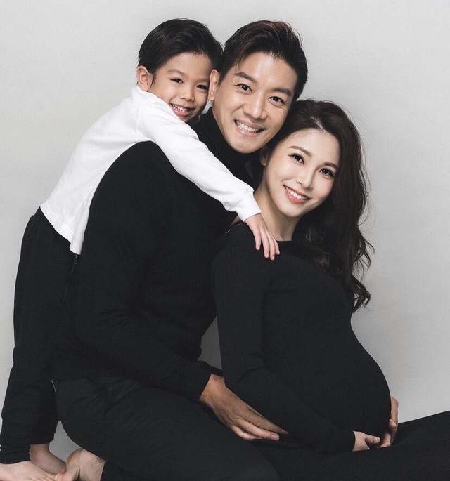 TVB知名男星黎诺懿新剧牺牲大,在浴缸里接吻,全裸演出镜头被删