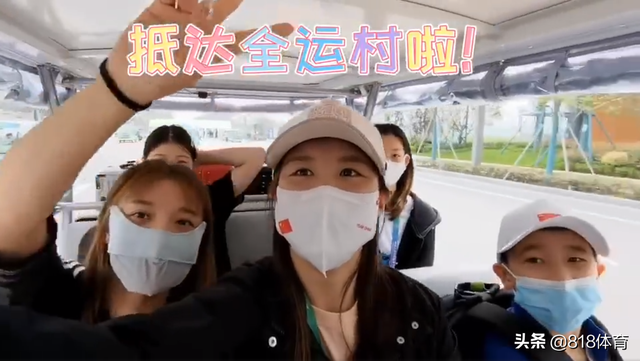 萌翻!跳水冠军王涵大巴上捏脸张家齐,肉肉的小脸蛋嫩得能掐出水