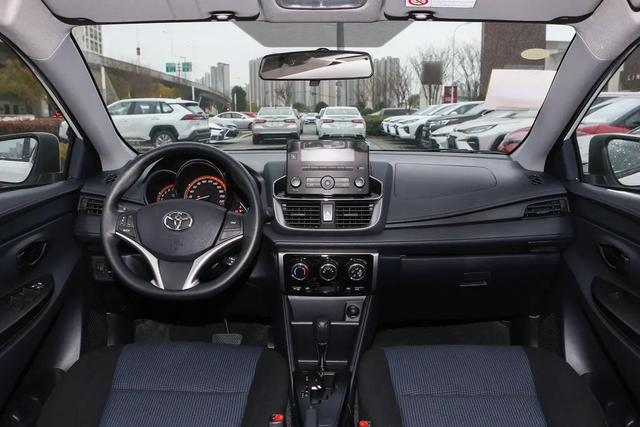 称职的家用代步车，油耗低至4.9L，售价8.78万元，丰田YARiS L致享