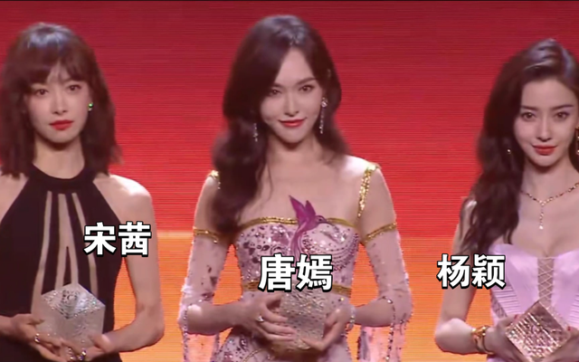 程潇跳舞一半脚崴了,美女倒地表情太真实,内娱太卷女偶像太拼