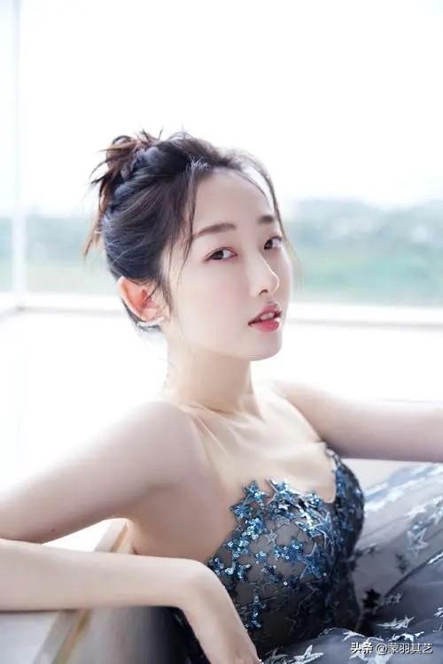 蒋梦婕被偷拍裙底风光,又被勒索“毁其后半生”,但她没有屈服