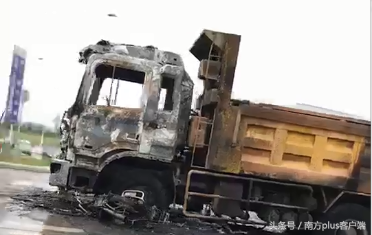 突发!广州白云区方华路车祸引发大火,疑似因油箱爆炸引起