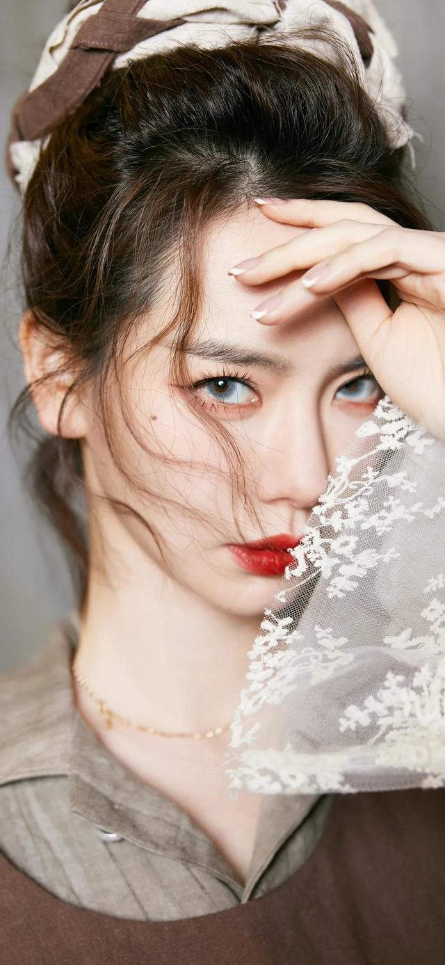 100个美女高清写真|酷酷超幸福的戚薇