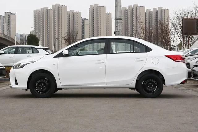 称职的家用代步车，油耗低至4.9L，售价8.78万元，丰田YARiS L致享