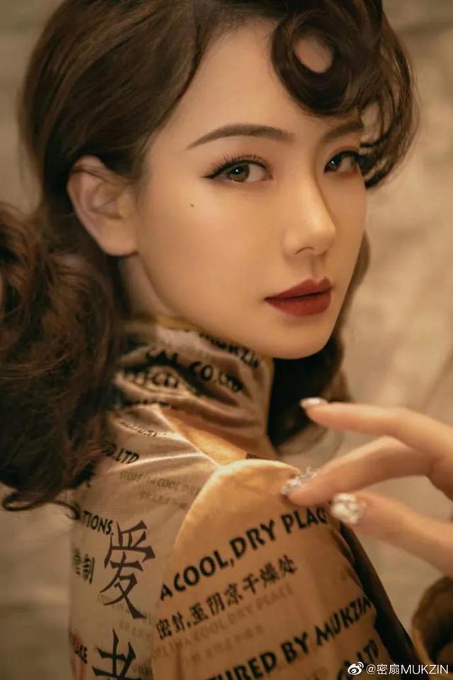 100个美女高清写真|酷酷超幸福的戚薇