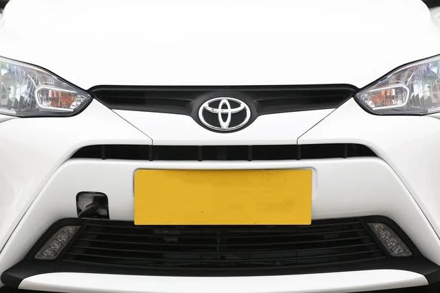 称职的家用代步车，油耗低至4.9L，售价8.78万元，丰田YARiS L致享