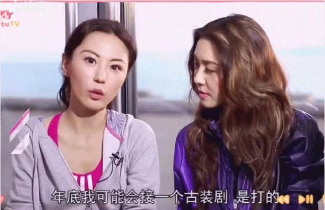 真正大气的美女看美女，眼神从来不是充满雌竞，而是彼此欣赏！