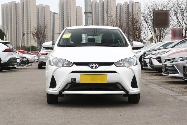 称职的家用代步车，油耗低至4.9L，售价8.78万元，丰田YARiS L致享