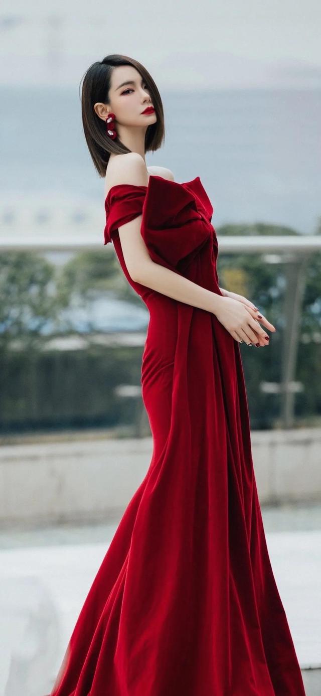100个美女高清写真|酷酷超幸福的戚薇