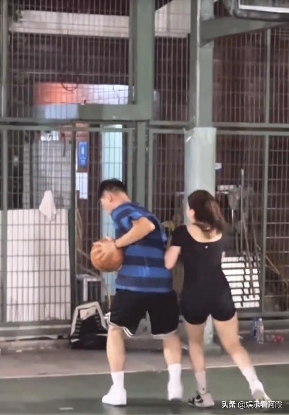 上海一美女穿低胸紧身装打球,晃晕全场男生,网友:篮球也能擦边
