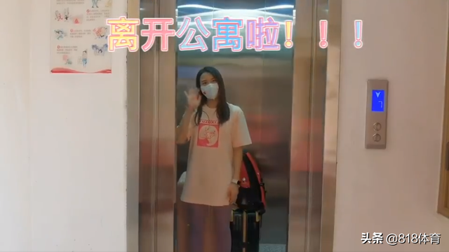 萌翻!跳水冠军王涵大巴上捏脸张家齐,肉肉的小脸蛋嫩得能掐出水