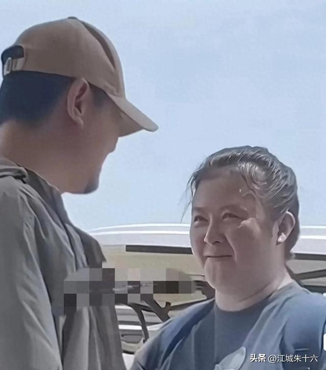 沈腾三亚度假曝光,父母健康堪忧,妻子暴瘦引关注