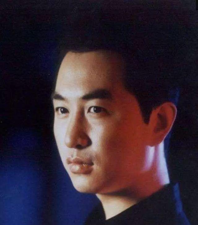歌手高枫：刚爆红就在北京悲情离世，他父母20年的坚持让人泪目