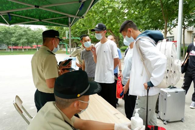 朝气小“火”正在加入“东风快递员”行列!暖暖入学季你爱了吗?