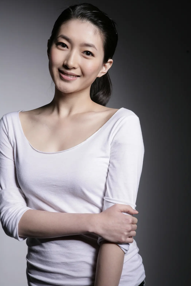 江疏影:曾有社交恐惧症,与胡歌分手7年,她活得更加自信洒脱