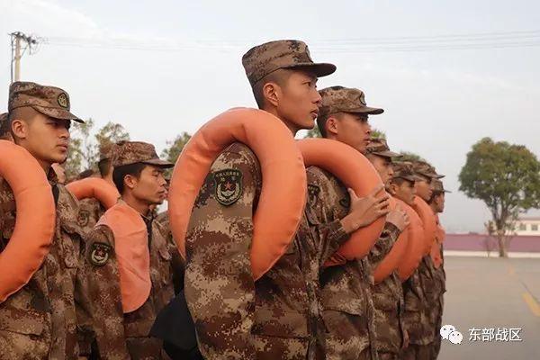 揭秘|啥情况,这大冬天的兵哥哥开始练游泳?