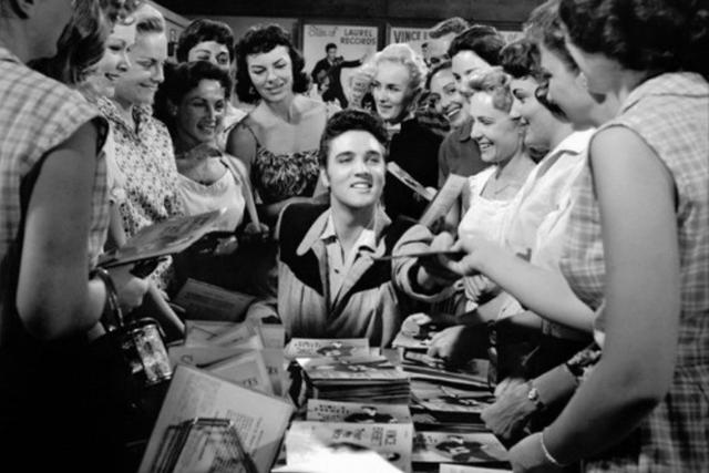 猫王:睡过3000个女人,妻子生下女儿就失宠,38岁离婚,42岁猝死