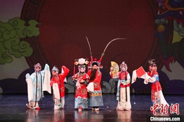 2025“中国故事中国年”加拿大华侨华人春晚上演