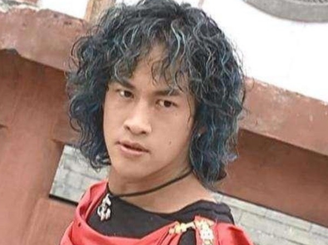 46岁何润东罕秀恩爱,39岁妻子颜值高,结婚6年无子仍想自然怀孕