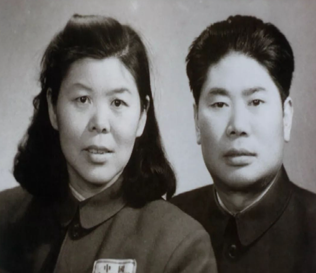1990年,79岁杨得志迎娶55岁石莉:我们的孩子们将来都会尊重你