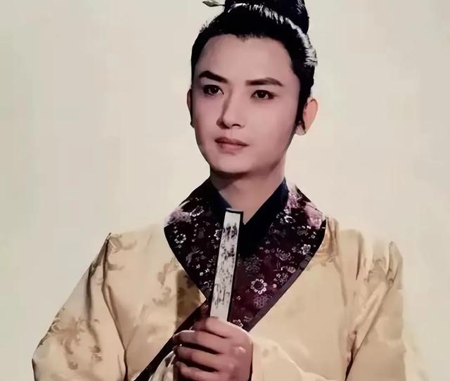 侯长荣：娶小5岁的陈剑月，妻子在剧组意外怀孕，现如今怎么样了