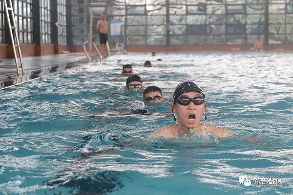 揭秘|啥情况,这大冬天的兵哥哥开始练游泳?
