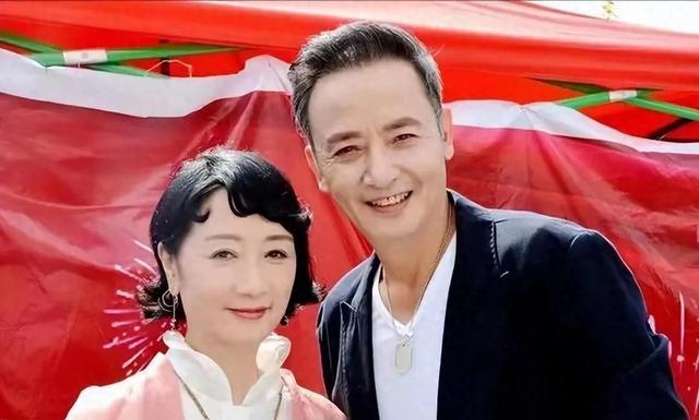 侯长荣：娶小5岁的陈剑月，妻子在剧组意外怀孕，现如今怎么样了