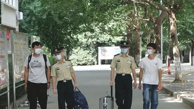 朝气小“火”正在加入“东风快递员”行列!暖暖入学季你爱了吗?
