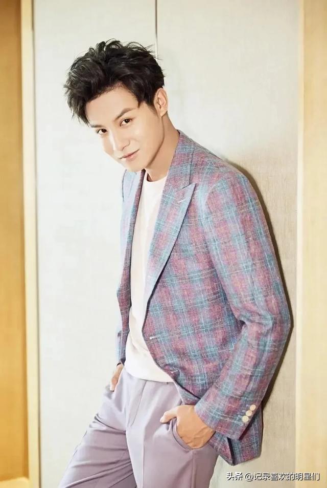 今天来说说宝藏男孩:郑业成,阳光帅气十足大男孩!