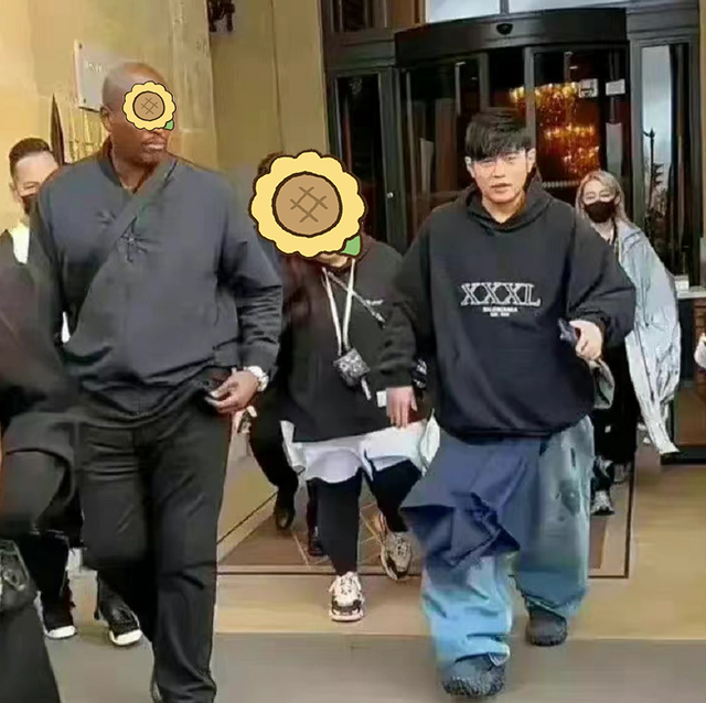 周杰伦近照瘦了!与梅西、权志龙等大咖合影曝光,天王气场不输
