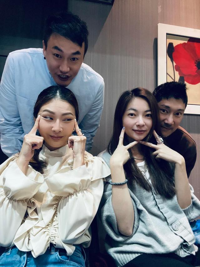 46岁何润东罕秀恩爱,39岁妻子颜值高,结婚6年无子仍想自然怀孕