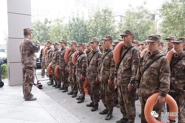 揭秘|啥情况,这大冬天的兵哥哥开始练游泳?