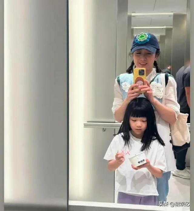 百亿富婆变朴实太太，甘比已不稀罕大牌，爱穿自己织的毛衣