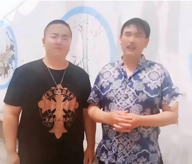 男网红喜哥追求朱雪梅,愿买300万豪车送她,追两年仍没放弃