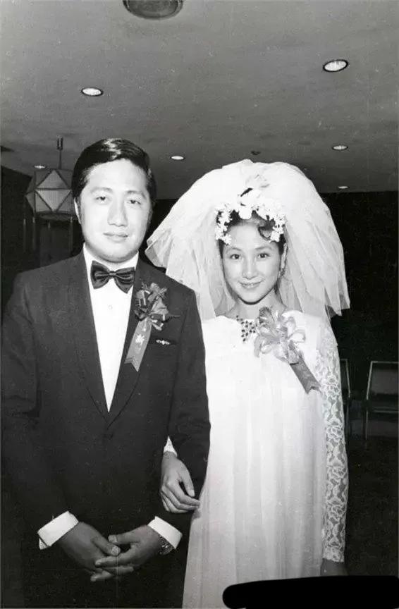 郑佩佩胡歌刘亦菲《仙剑奇侠传》旧照曝光,世间再无姥姥疼灵儿了