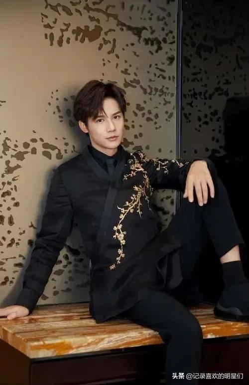 今天来说说宝藏男孩:郑业成,阳光帅气十足大男孩!