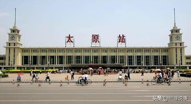 色情还是艺术?太原车站壁画上女子袒胸露乳,为何存在了30多年?