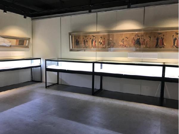 现场|谢稚柳陈佩秋文献展:大千曾赠牛耳笔,二人合作八犬图